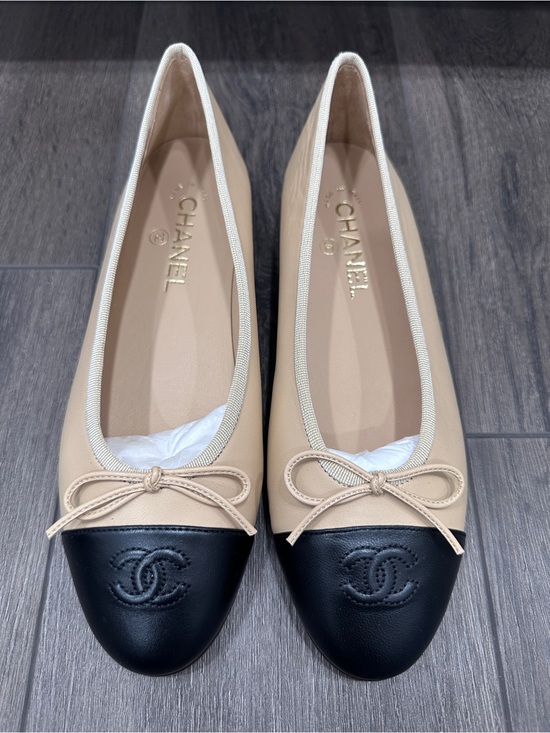 CHANEL Shoes - CHANEL CC LOGO BEIGE & BLACK LEATHER BALLET BALLERINA FLATS SHOES Size 38.5C